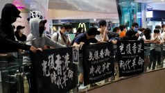 V Hongkongu se konaly protesty proti správkyni Lamové.