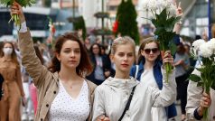 Běloruské ženy se v Minsku sešly k protestnímu pochodu.