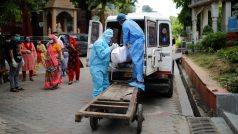 Globální bilance obětí koronaviru přesáhla 800 tisíc lidí