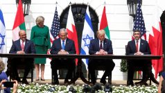 Zástupci Spojených arabských emirátů a Bahrajnu podepsali ve Washingtonu dohody o navázání plnohodnotných diplomatických vztahů s Izraelem