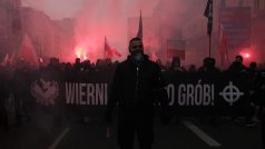 Polská krajní pravice slaví v centru Varšavy výročí nezávislosti