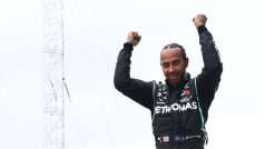 Lewis Hamilton slaví sedmý titul mistra světa