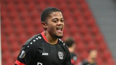 Leon Bailey slaví gól do sítě Slavie