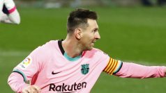 Lionel Messi slaví gól číslo 644 v dresu Barcelony.