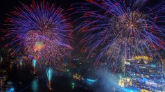 Oslavy příchodu nového roku 2021 v thajském Bangkoku
