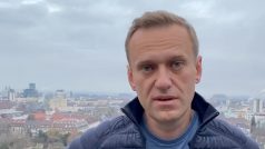 Ruský opoziční předák Alexej Navalnyj ve středu oznámil, že se v neděli vrátí do Ruska