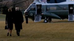 Prezident Donald Trump a jeho žena Melania naposledy opouští Bílý dům