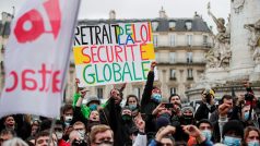 Proti návrhu bezpečnostního zákona vyšli opět lidé ve Francii do ulic