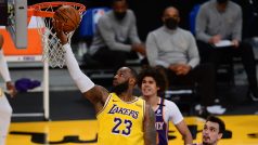 LeBron James v utkání proti Phoenixu