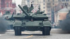 Tank T-90M na přehlídce na Rudém náměstí v Moskvě v roce 2021