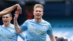 Kevin De Bruyne slaví vstřelenou branku se svými spoluhráči