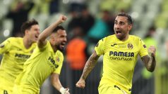 Hráči Villarrealu slaví historické vítězství v Evropské lize