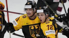Hokejisté Německa slaví vstřelenou branku
