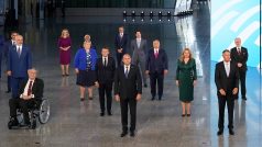 Společné fotografování lídrů členských zemí Severoatlantické aliance na summitu v Bruselu.