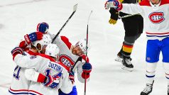 Hokejisté Montrealu slaví gól v zápase proti Vegas. V sérii se ujali vedení 3:2