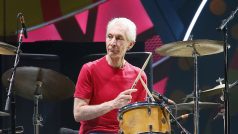 Charlie Watts na snímku z roku 2016, kdy Rolling Stones vystupovali v chilském Santiagu