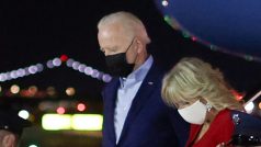 Prezident Joe Biden a jeho žena Jill na letišti v New Yorku