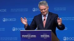 Vlevo Antony Blinken, ministr zahraničních věcí USA, vpravo Mathias Cormann, generální tajemník OECD.