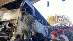 V centru Damašku exploze zcela zničila armádní autobus