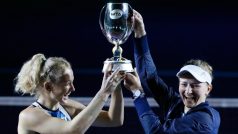 Tenistky Krejčíková a Siniaková vyhrály čtyřhru na Turnaji mistryň