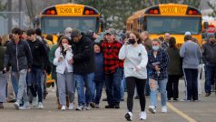 Střelecký útok na střední škole v Michiganu si vyžádal tři mrtvé