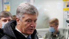 Bývalému ukrajinskému prezidentovi Petru Porošenkovi v pondělí úřady dovolily vycestovat ze země