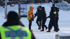 Policie v Ottawě začala zatýkat účastníky třítýdenní blokády v centru města