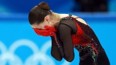Ruska Kamila Valijevová po svém nepovedeném vystoupení na soutěži krasobruslařek propukla v pláč
