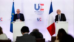 Předseda unijní diplomacie Josep Borrell a francouzský ministr zahraničí Jean-Yves Le Drian