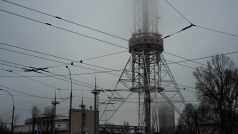 Komunikační věž v Kyjevě, kterou krátce po vypuknutí války zasáhl ruský útok