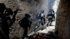 Izraelská hraniční policie na hlídce v Jeruzalémě 17. dubna 2022