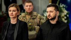 Olena Zelenská a Volodymyr Zelenskyj na pohřbu bývalého ukrajinského prezidenta Leonida Kravčuka