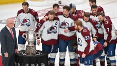Hokejisté Colorada s trofejí pro vítěze Západní konference
