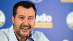 Předseda strany Liga Matteo Salvini hovoří na tiskové konferenci den po předčasných volbách