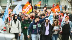 Lidé ve městě Clermont-Ferrand ve střední části Francie protestovali proti zvýšení hranice odchodu do důchodu