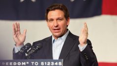 DeSantis v posledních měsících neustále varuje před „woke“ hnutím a o Floridě hovoří jako o místě, kde „woke“ umírá