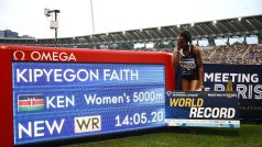 Faith Kipyegonová závodí v letošní sezoně ve výborné formě. Po překonání rekordu na 1500m přepisuje historické tabulky i na trati 5000 metrů