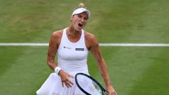 V osmifinále Wimbledonu v českém souboji zvítězila Markéta Vondroušová nad Marií Bouzkovou