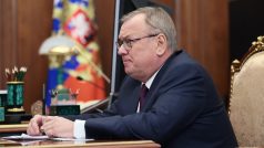 Generální ředitel banky VTB Andrej Kostin se účastní setkání s ruským prezidentem Vladimirem Putinem v Kremlu v Moskvě 11. července 2023