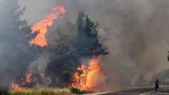 Požár u chorvatského Šibeniku zasáhl i jadranskou magistrálu