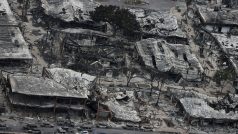 Pohled na město Lahaina po ničivém požáru