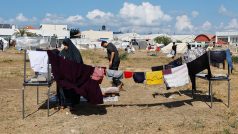 Palestinci, kteří utekli ze svých domů před izraelskými údery, se ukrývají ve středisku OSN