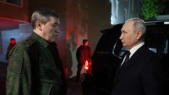 Šéf generálního štábu Valerij Gerasimov (vlevo) ruského prezidenta Vladimira Putina informoval o situaci kolem „speciální vojenské operace“
