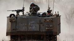 Izraelští vojáci v obrněném vozidle