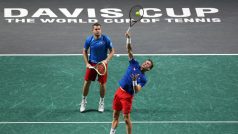 Tenisté Adam Pavlásek a Jiří Lehečka při zápase čtvrtfinále Davis Cupu