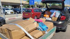 V Tel Avivu vznikl obří logistický uzel občanské pomoci