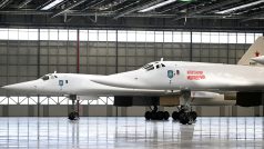 Ruské strategické raketové bombardéry Tu-160M v Kazaňském leteckém závodě