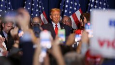 Bývalý prezident USA Donald Trump v Jižní Karolíně očekávatelně vyhrál primárky