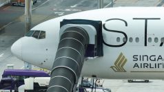 Letadlo singapurských aerolinek po tom, co nouzově přistálo v Bangkoku