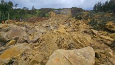 Škody po sesuvu půdy v provincii Enga